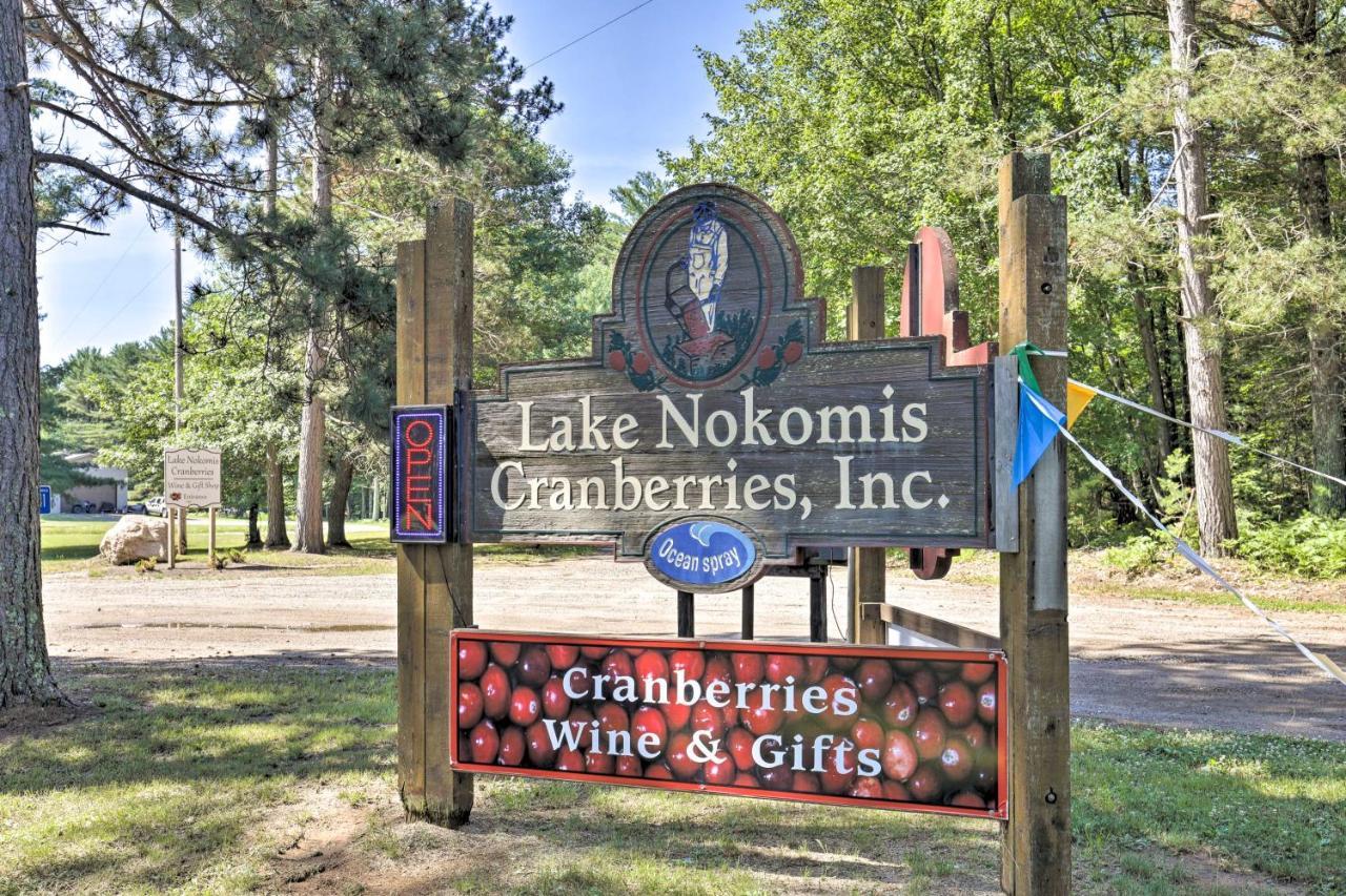 Simple Cranberry And Wine Farm Home With Fire Pit! Eagle River Exterior foto
